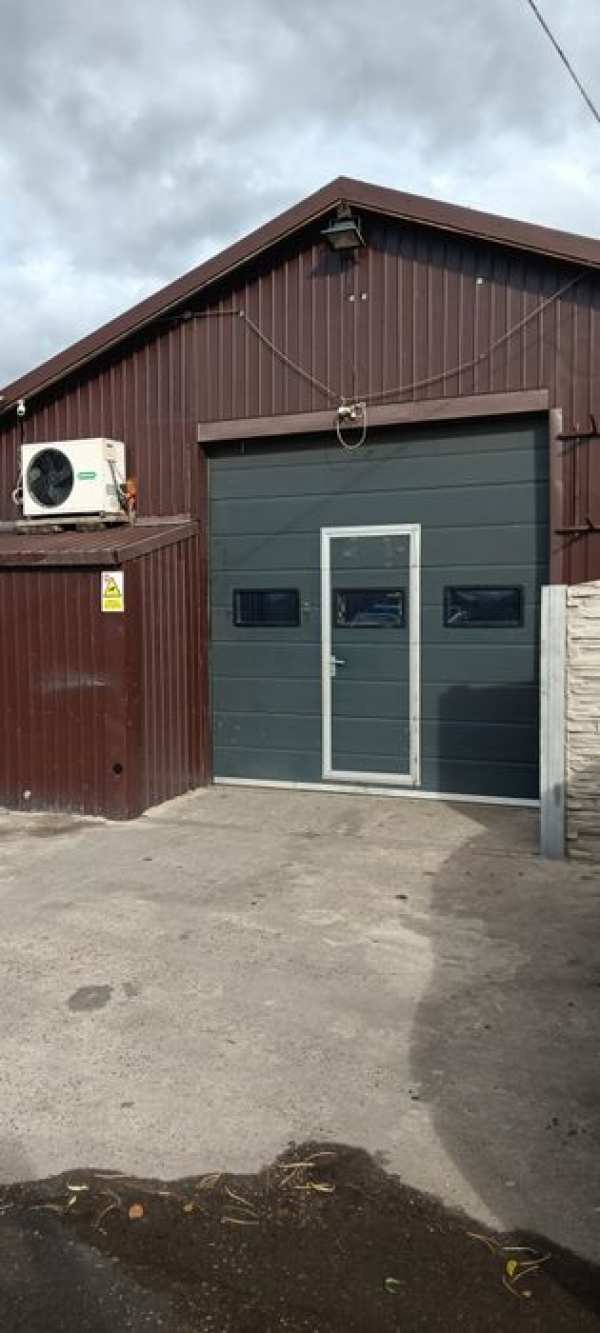 Închiriez. Hala pentru vulcanizare