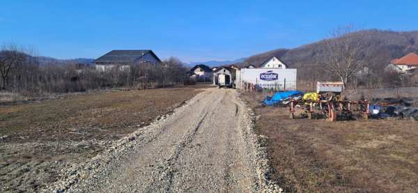 Teren intravilan de vânzare