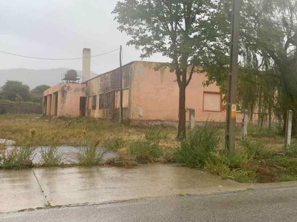 Se vinde / se inchiriaza Hala/Spatiu Comercial