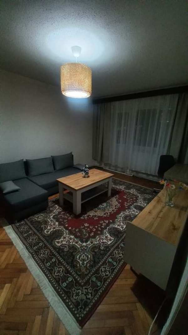 Inchiriez apartament cu 3 camere