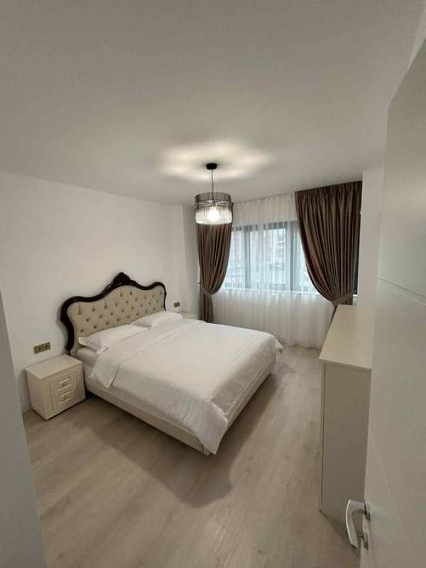 Inchiriez regim hotelier apartament 1 camera open space zona EON