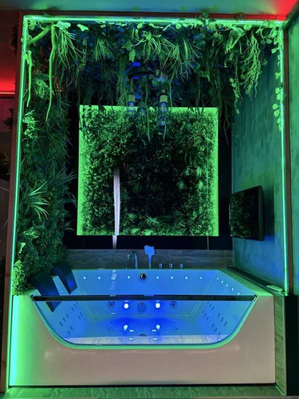 Regim Hotelier 5* cu JACUZZI in camera 48 Jeturi ULTRA LUX
