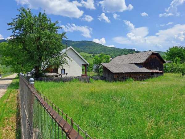 Casa de locuit plus anexe si teren,acte la zi,Pret afisat orientativ
