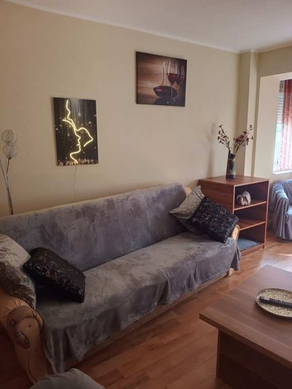 Închiriez apartament central