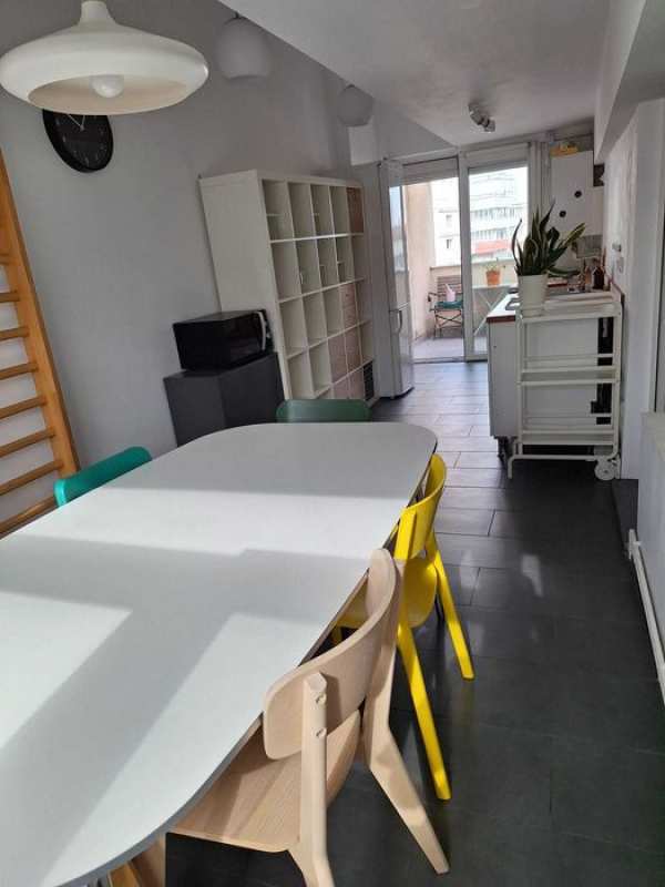Apartament spatios cu 5 camere, 4 dormitoare