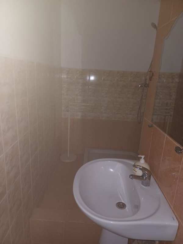 Închiriez garsoniera
