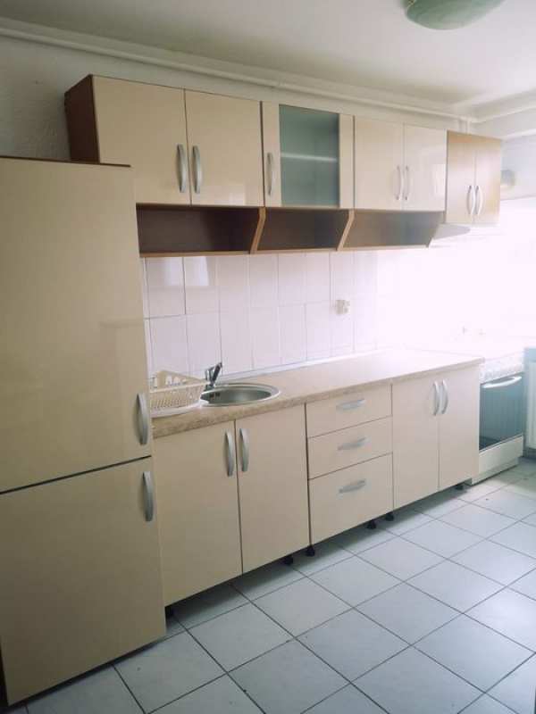 Particular inchiriez apartament 2 camere, Bd.Victoriei- Centrul Civic