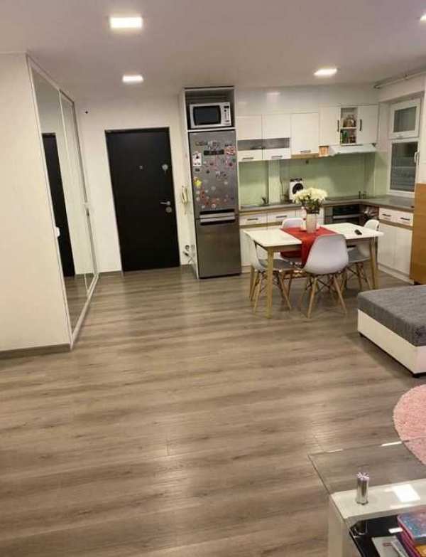 Vand apartament 3 camere