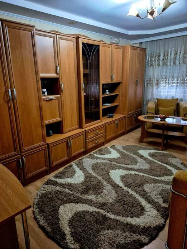 Apartament cu 2 camere decomandat situat în zona centrala