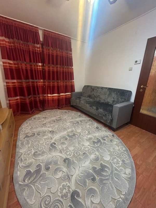 Inchiriez apartament  două camere decomandate