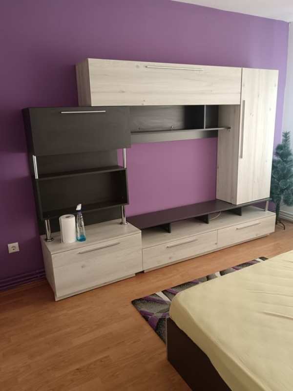 Închiriez garsoniera