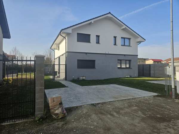 Proprietar-Duplex modern 78 mp utili | 2 băi | Clasa A | Panouri solare | Curte 230 mp | Giarmata Vii