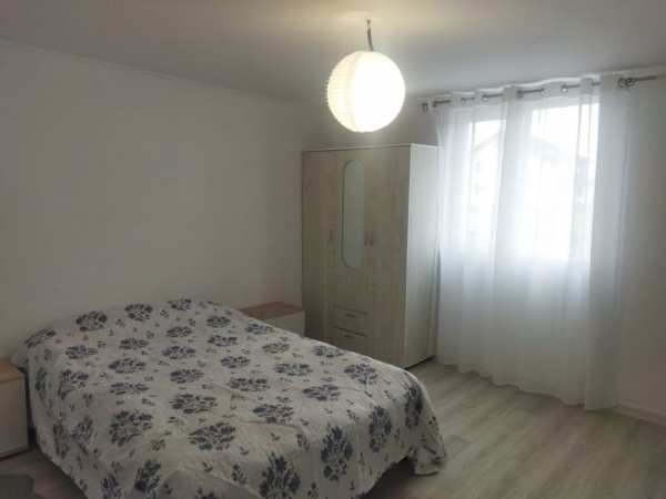 Inchiriez casa comuna Bucov