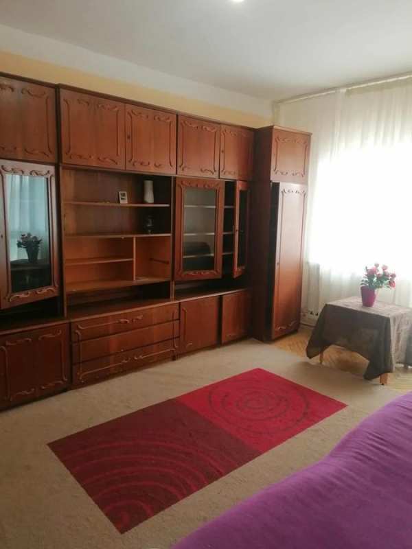 Dau in chirie apartament 2 camere situat pe B-dul Dacia