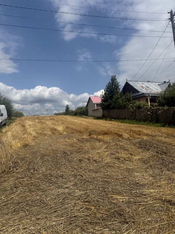 Vand  teren sat oniceni.