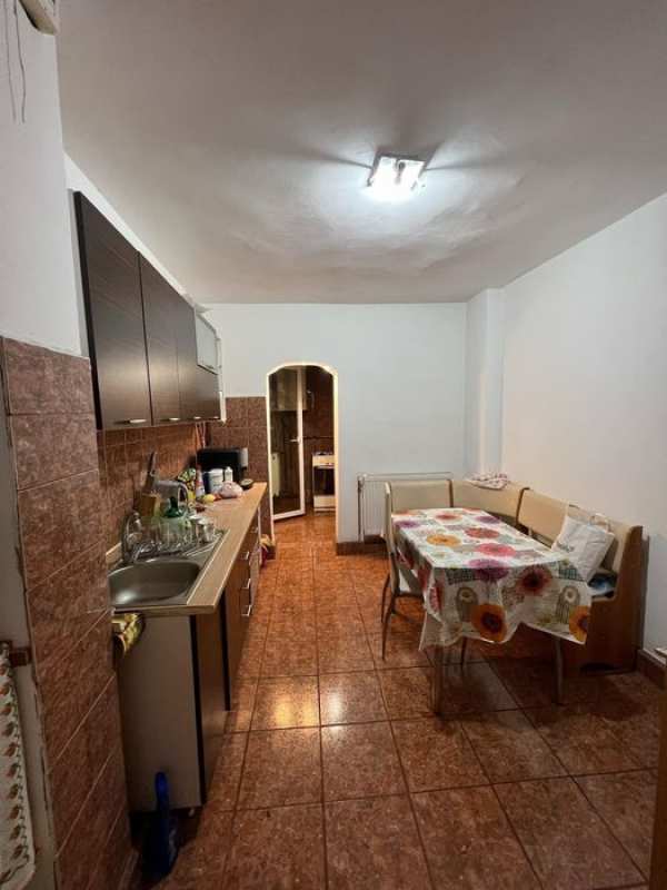 apartament 4 camere decomandat