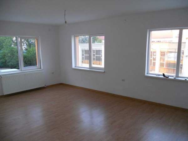 apartament 3 camere 98Mp,  nemobilat in imobil privat, zona Lisimed