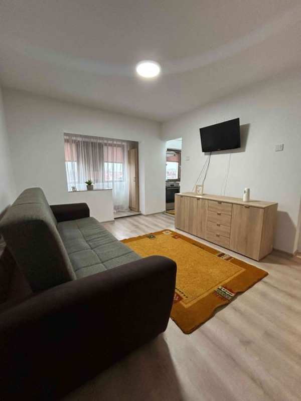 Închiriez garsoniera