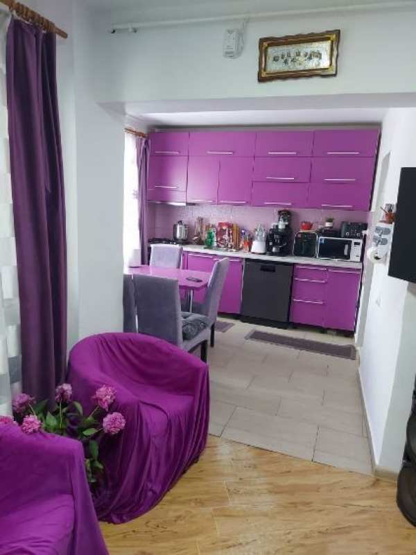 Vindem doua apartamente mari,in stil penthouse,cu 8 camere  !