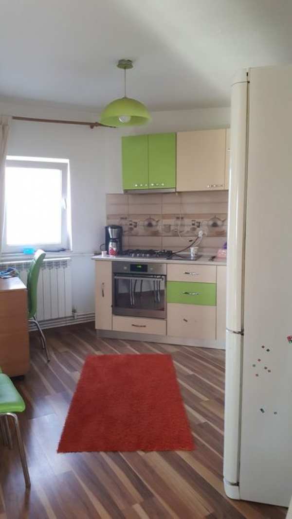Închiriez apartament cu doua camere