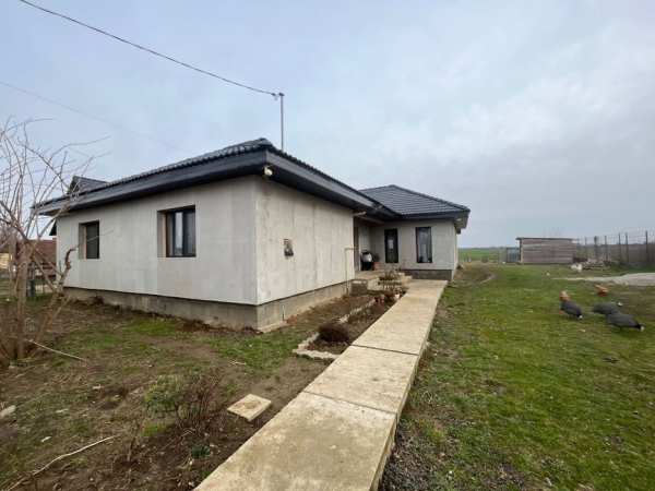 Inchiriez casa in Oar