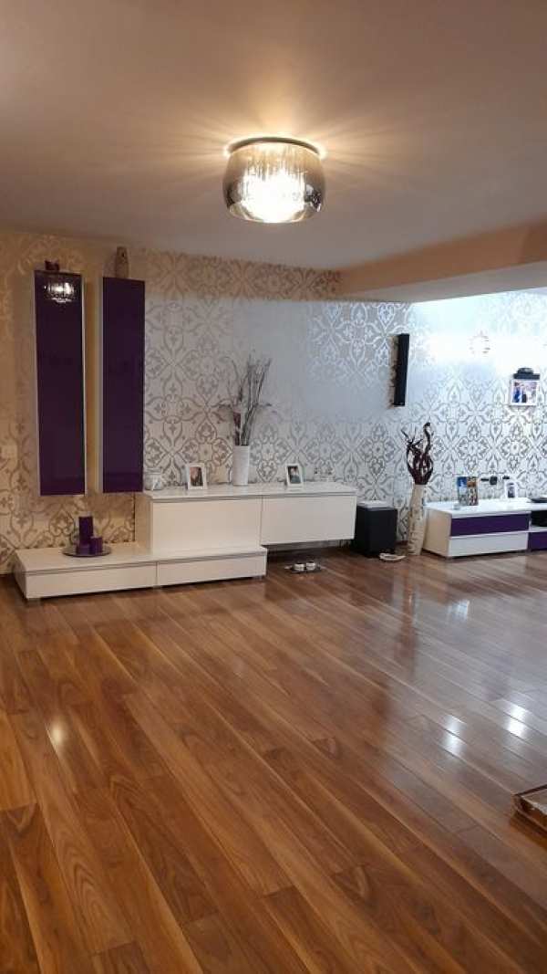 Vand apartament 5 camere in Popesti Leordeni