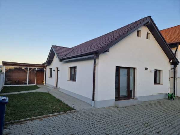 Casa individuală de vânzare