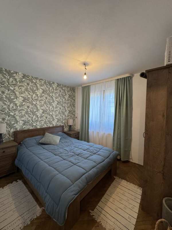 De vanzare apartament 3 camere - direct proprietar