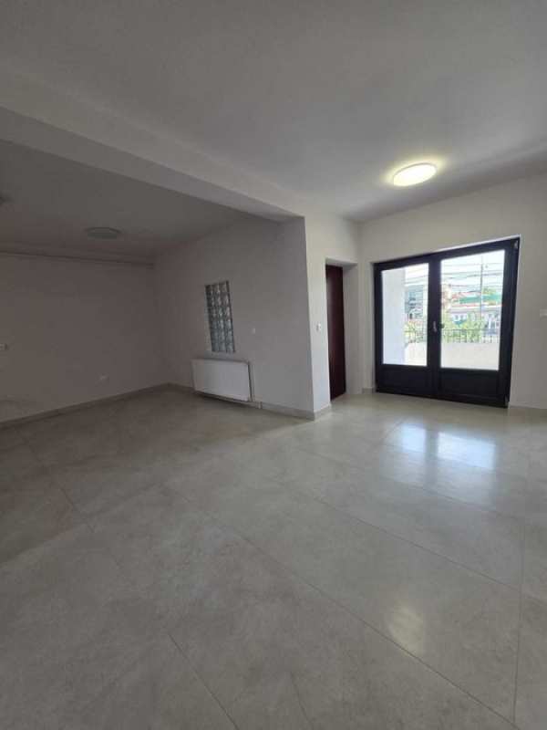 Inchiriez spatiu comercial