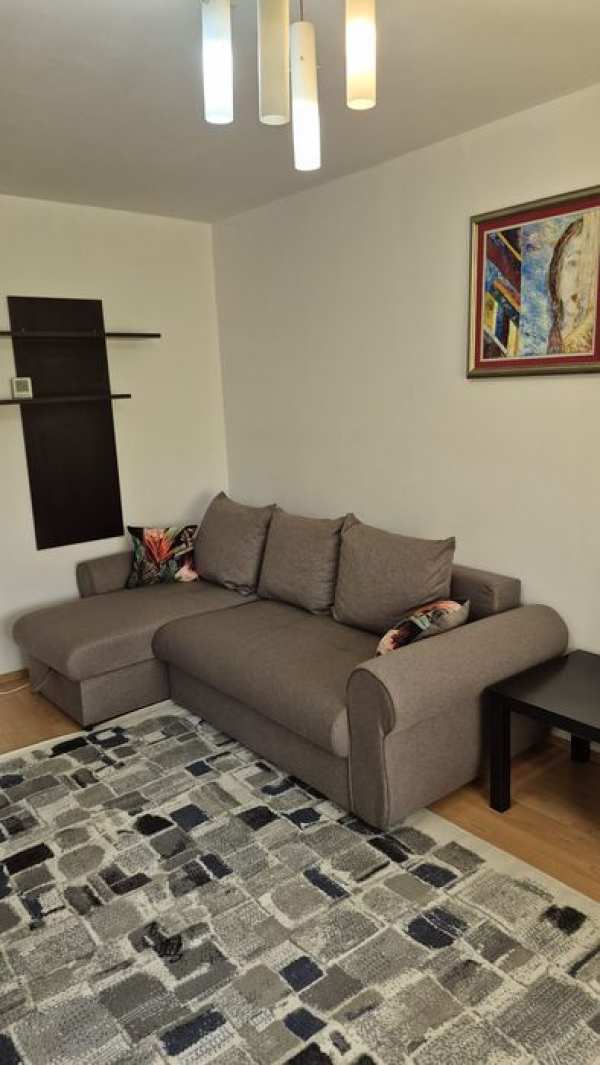 Garsoniera de închiriat etaj 1