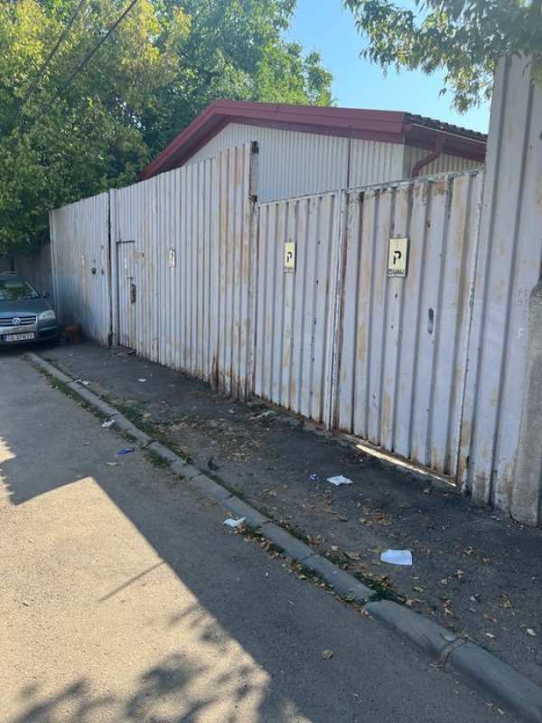 Casa de vanzare cu teren 330mp