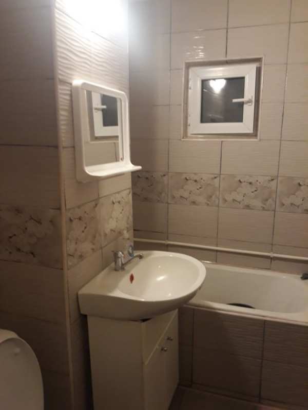 Închiriez apartament