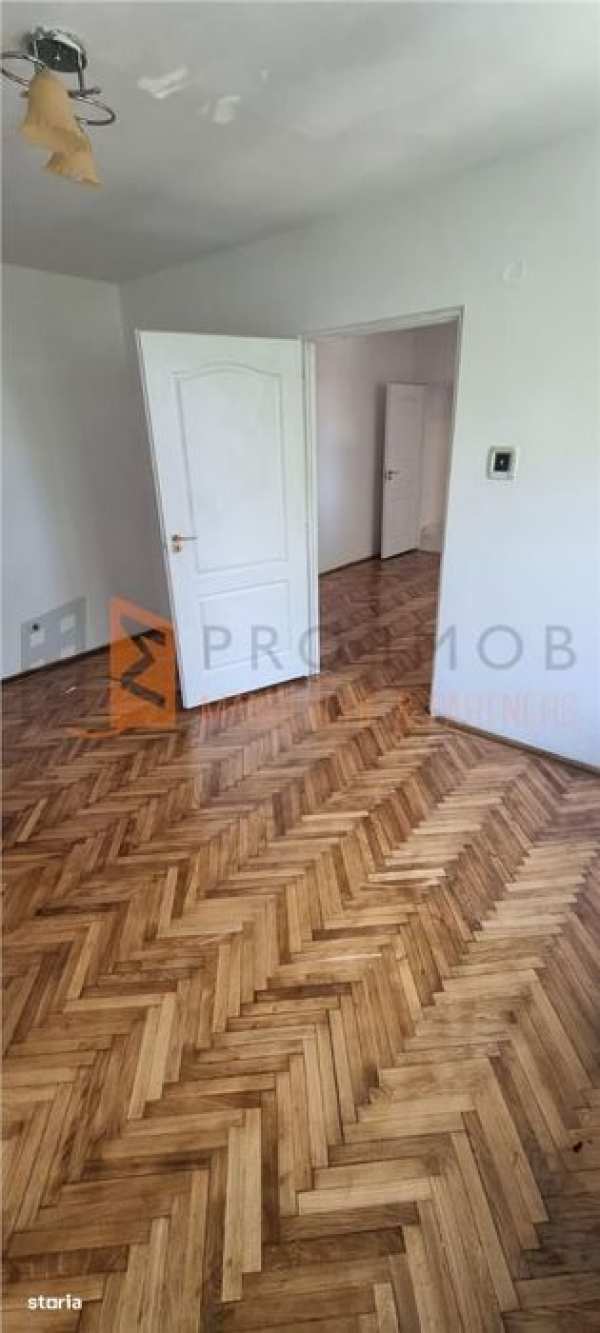 Apartament 2 camere cf 1 semidecomandat zona centrala