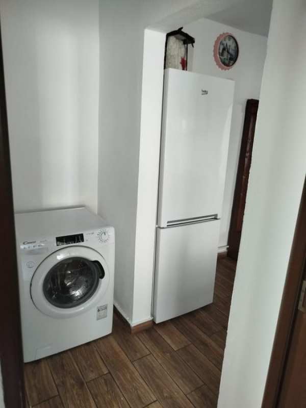 Ofer spre închiriere apartament cu 2 camere  in Rovinari.