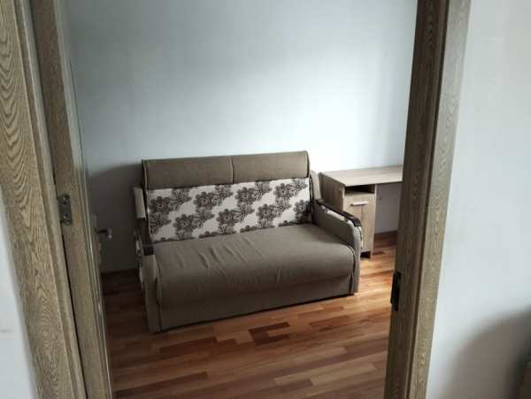 Dau în chirie apartament cu 2 camere