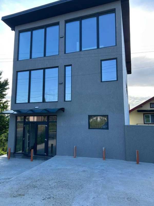Spațiu Comercial Modern de Închiriat - 240 mp Utili, 3 Etaje, DJ248