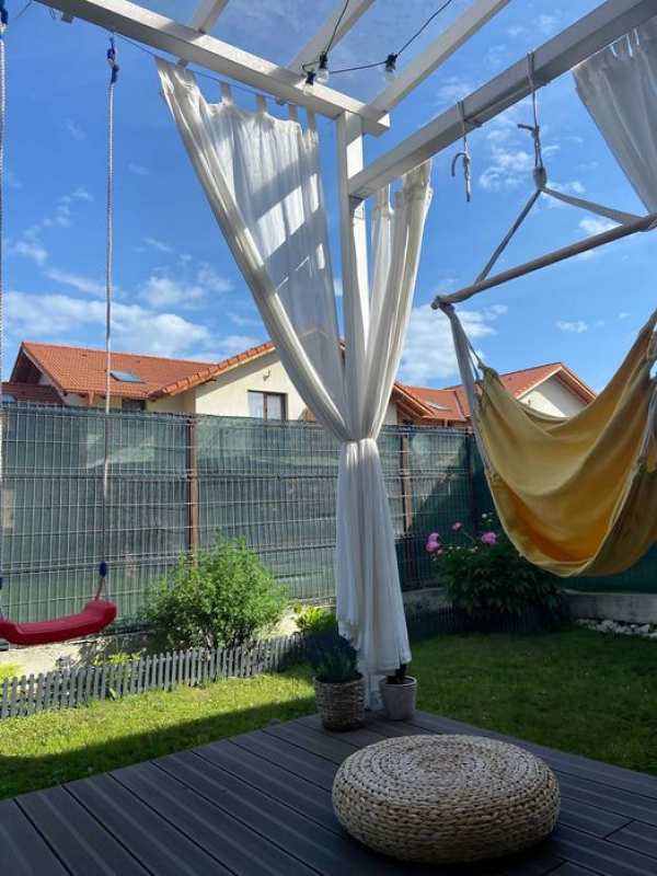 Proprietar, casă cochetă de închiriat în Sanpetru