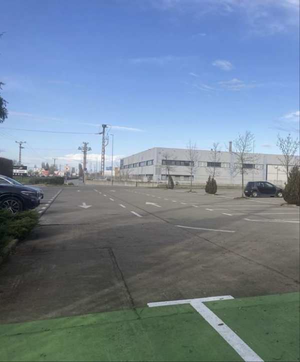 Închiriez locuri de parcare  pentru diverse afaceri