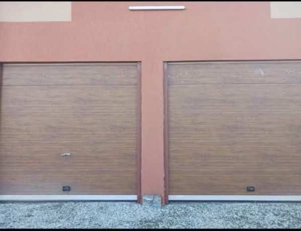 Inchiriez garaje/ spatii de depozitare