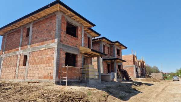 Casa P+E 4 camere 2 bai finalizare August 2026 toate utilitățile-Horpaz 170.000 E Tva inclus
