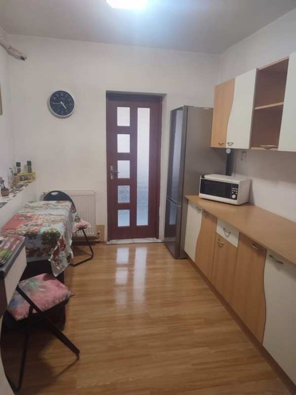 Închiriez apartament 2 camere