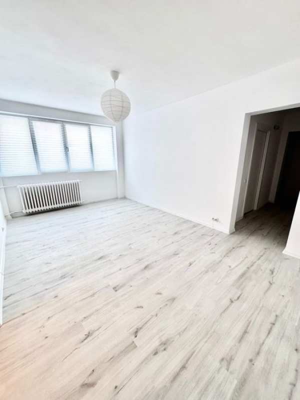 Proprietar vand 3 cam Titan metrou