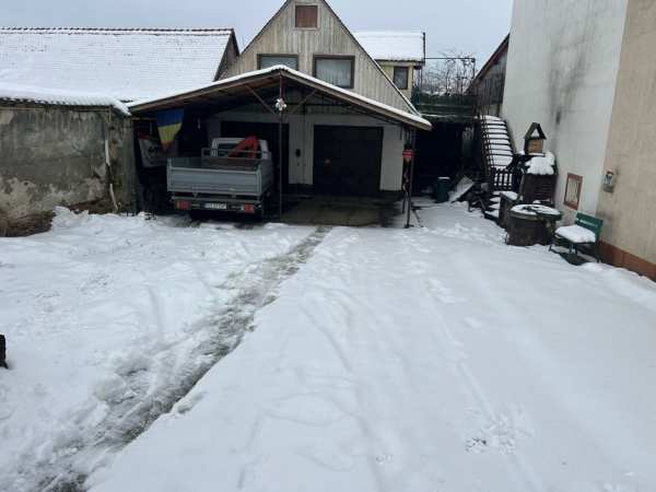 Vand sau inchiriez casa  cu garaj mare