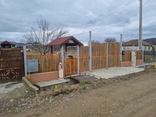 vand casa si teren