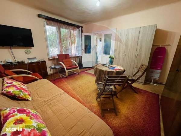 Casă de 35 mp, renovabilă, într-o zonă centrală din Turda