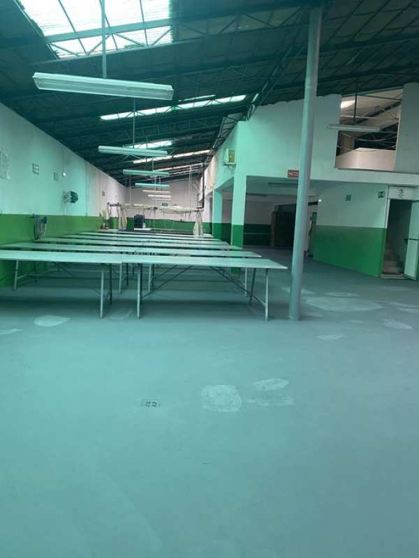 SE VINDE hala cu , camere frigo