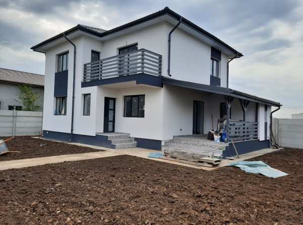 PROPRIETAR! Casa/Vila 4 camere 2 bai 175mp in Bâcu langa Dragomiresti