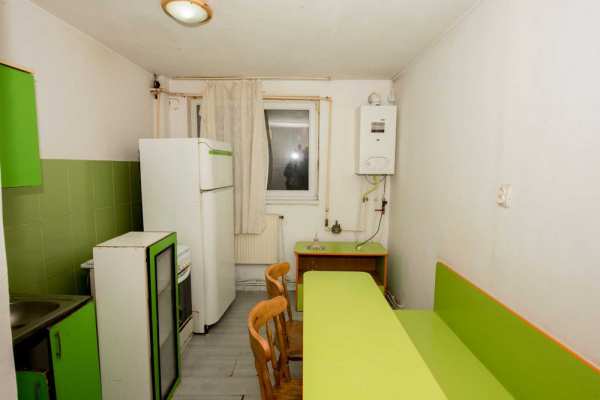 Vând Apartament trei camere