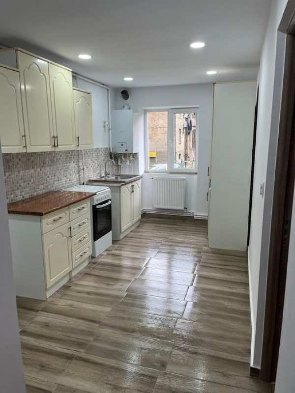 Apartament cu 3 camere