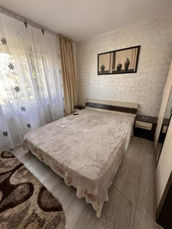 Vand apartament cu 3 camere